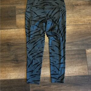Athleta Black and Gray Patterned Leggings